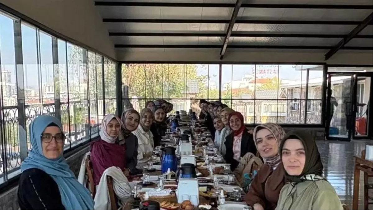 afyonkarahisarda genc kiz ogrencilere yonelik kahvalti programi duzenlendi aKp77klE.jpg